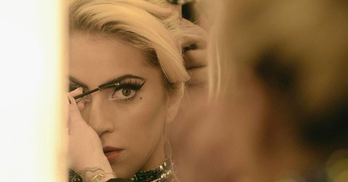 Lady Gaga in un post difende la sua pancia dagli attacchi post Super Bowl
