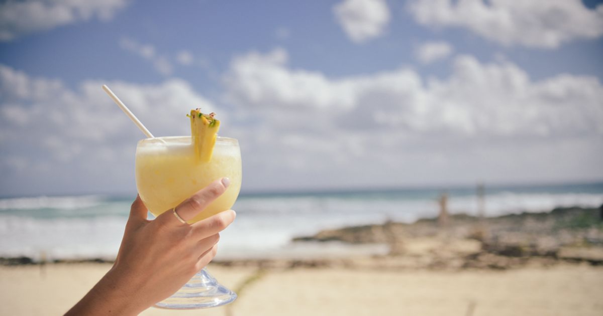 Offerta di lavoro: viaggiare per il mondo e bere cocktail
