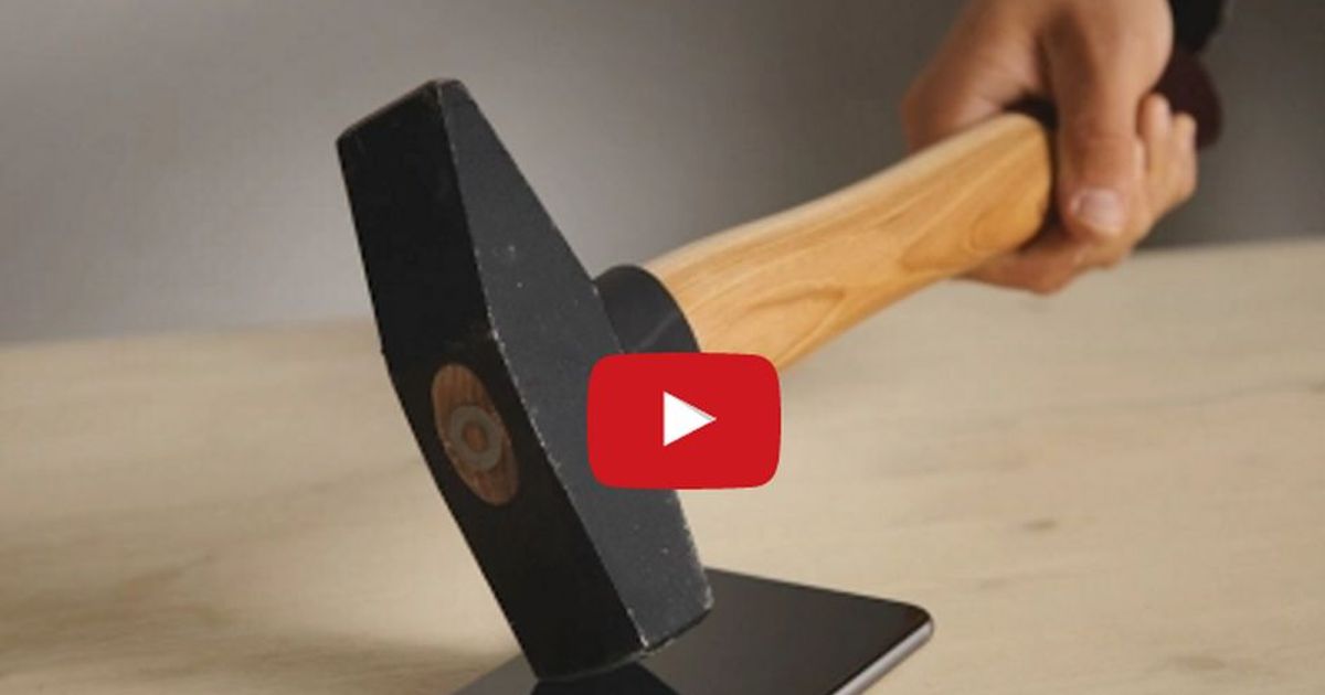 Con questo rivestimento puoi prendere a martellate lo smartphone