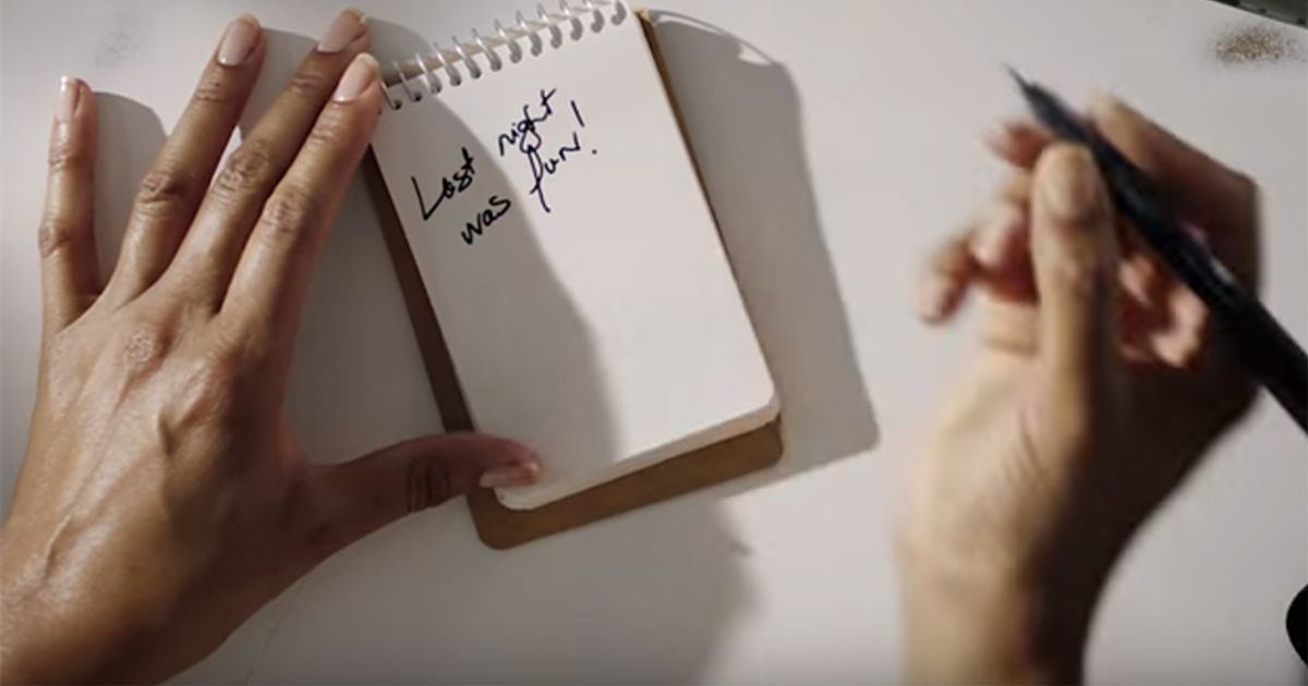 Un video per raccontare un amore attraverso i bigliettini