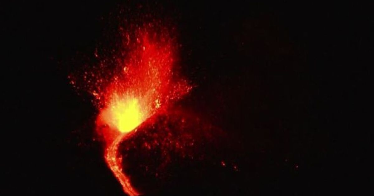 Etna show il vulcano torna a dare spettacolo ma nessun disagio