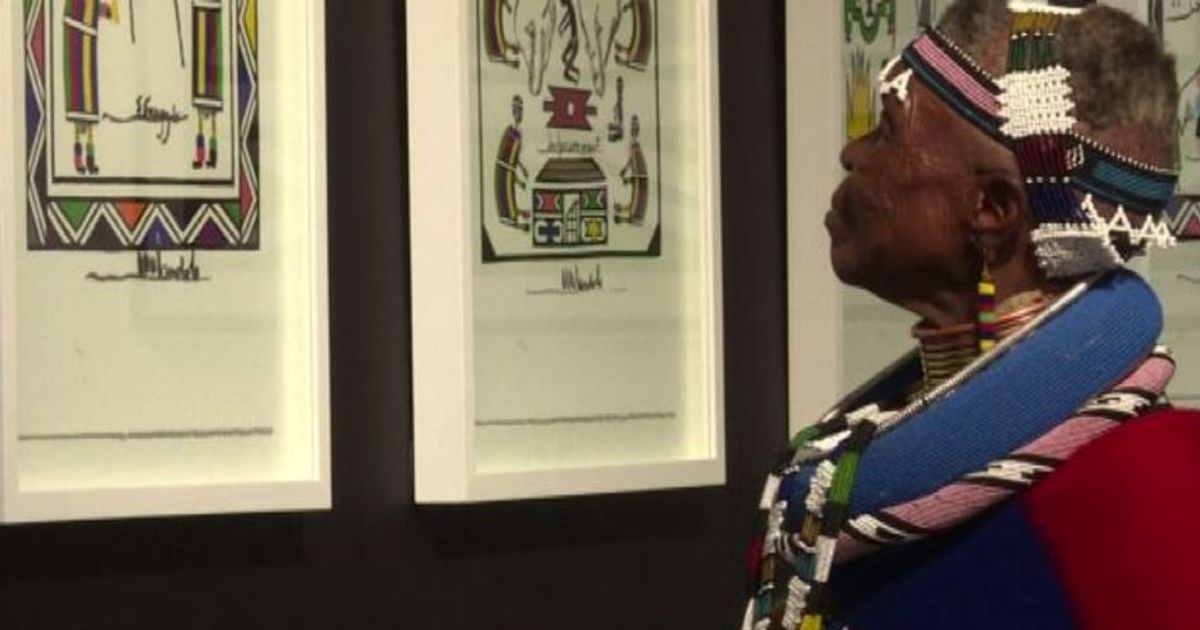A Johannesburg i disegni di Mandela decorati da Esther Mahlangu