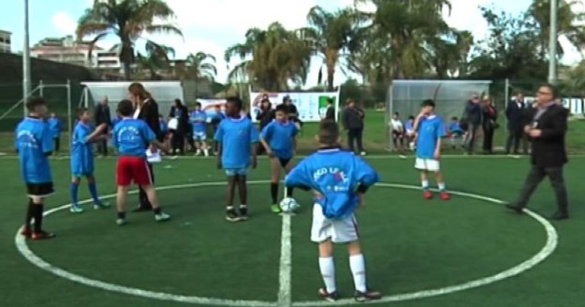 Inaugurato a Napoli lo Scampia Stadium, il “campetto della gioia”