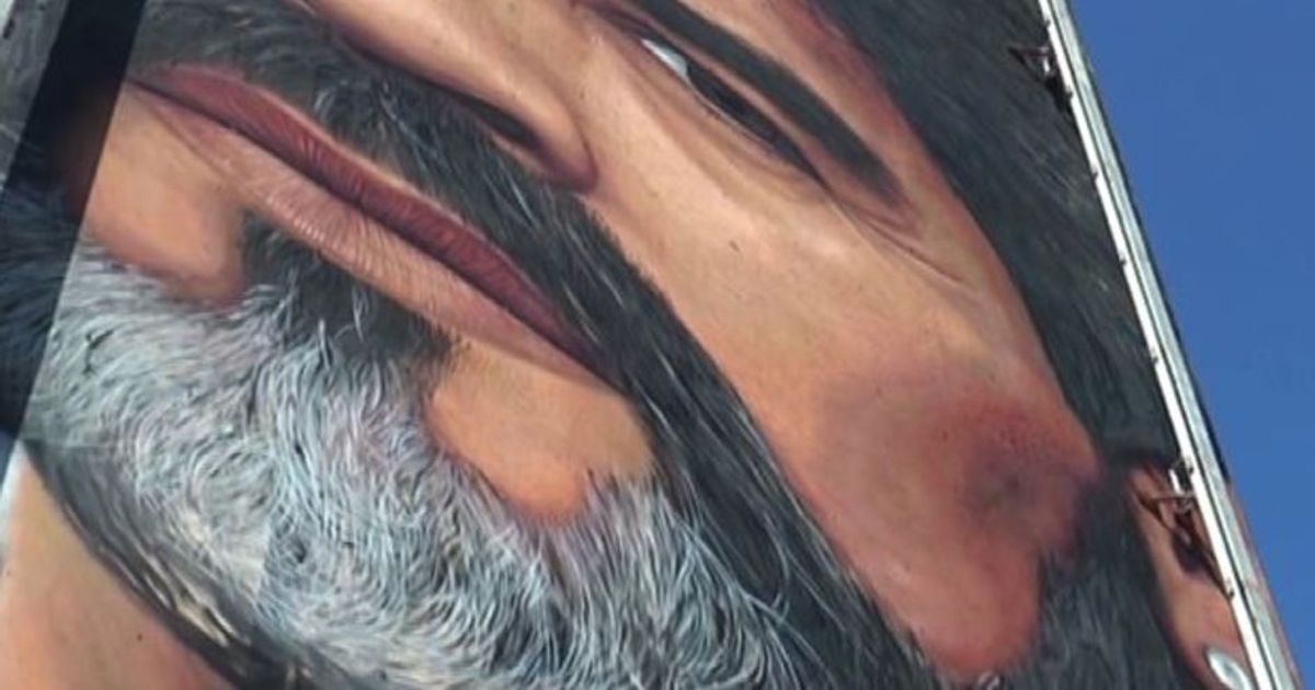 Lo sguardo di Maradona su Napoli, il murales del pibe de oro