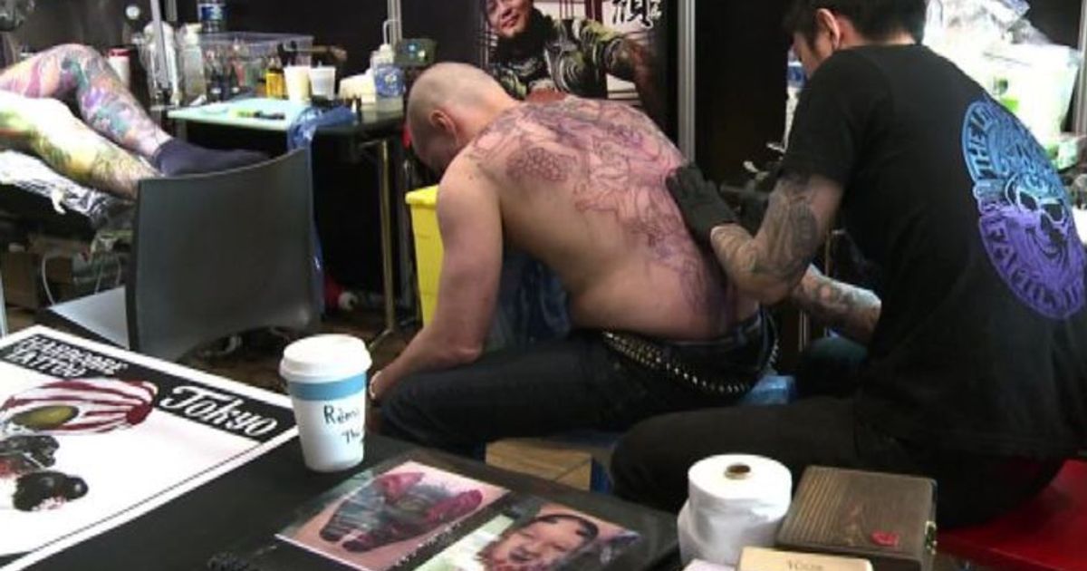 Colori sulla pelle, a Parigi al fiera mondiale dei tatuaggi