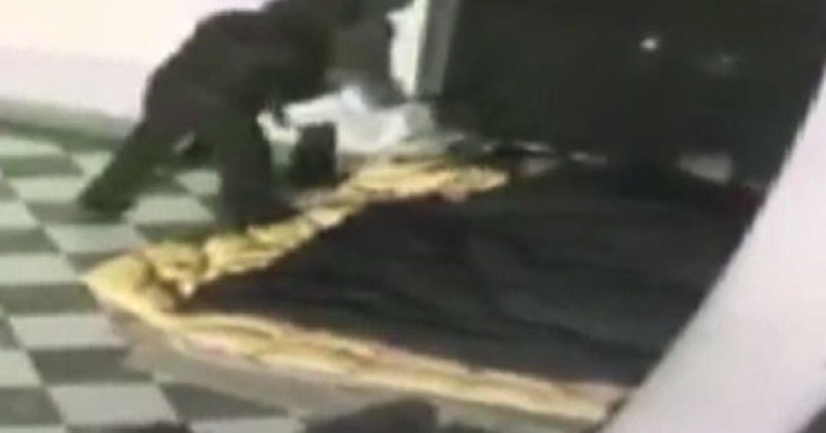 Clochard dato alle fiamme a Palermo: caccia all’uomo