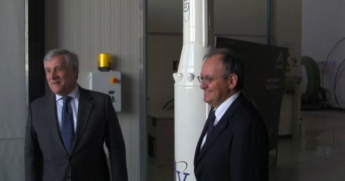 Spazio, Tajani visita reparto Avio che costruisce il motore P120C