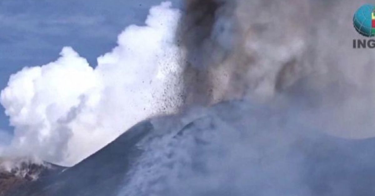 Esplosione da un cratere dell’Etna: 10 feriti non gravi