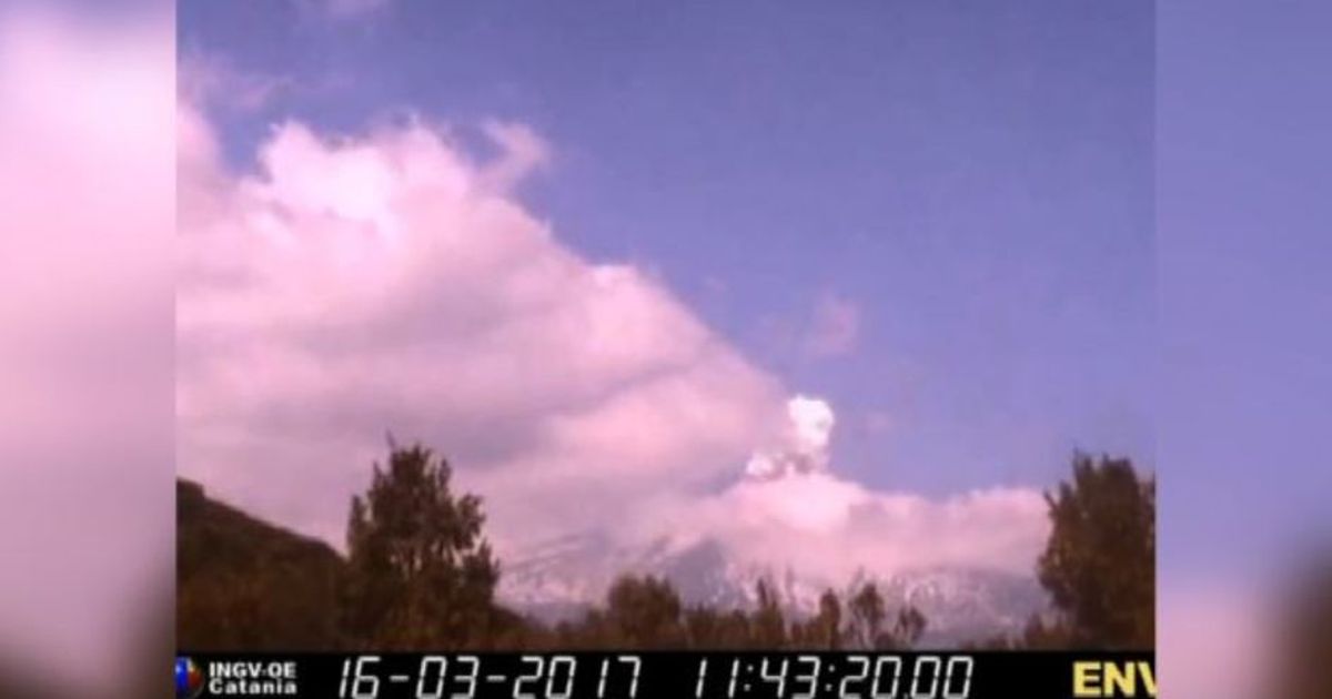 Esplosione a 2.600 metri, l’Etna si infuoca: 6 feriti lievi