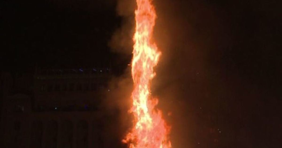 Spagna, il cielo di Valencia infuocato per le Fallas