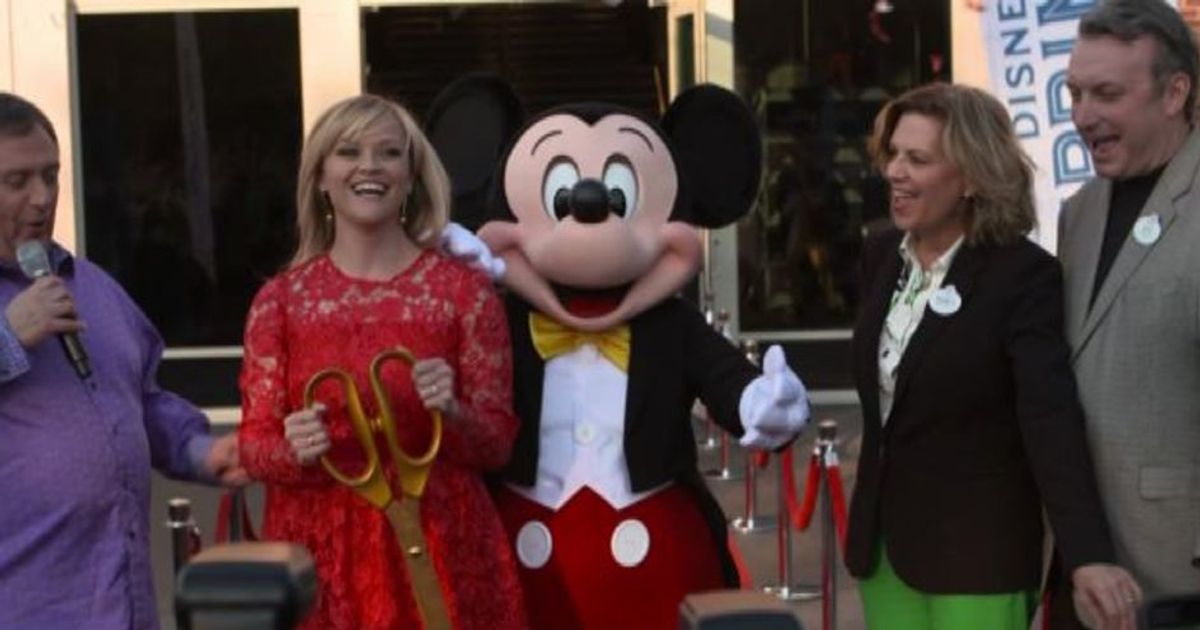 Reese Witherspoon e Topolino inaugurano Planet Hollywood Disney