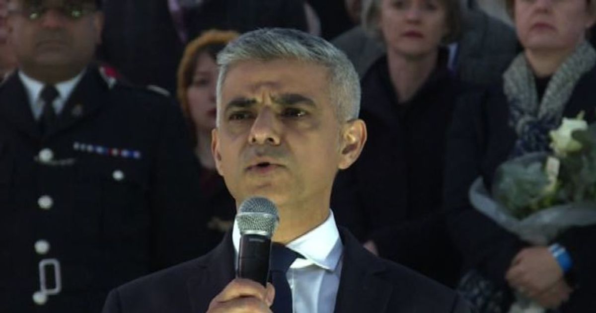 Attacco a Londra in migliaia a Trafalgar square per le vittime