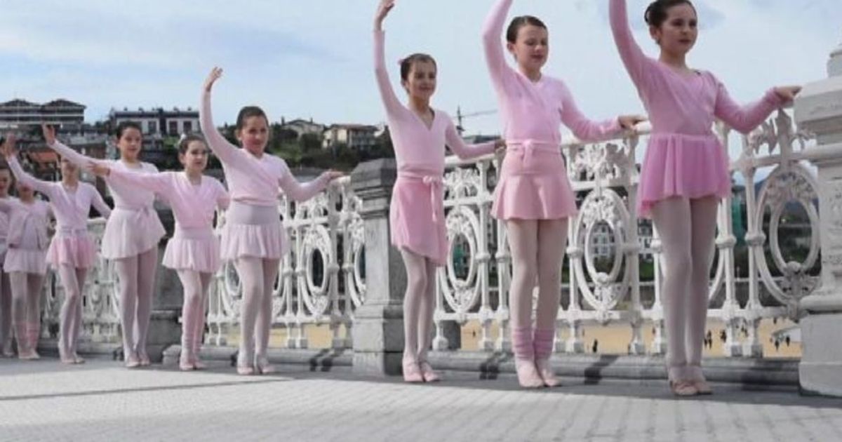 Spagna, performance di 1.400 ballerine per il Mese della danza