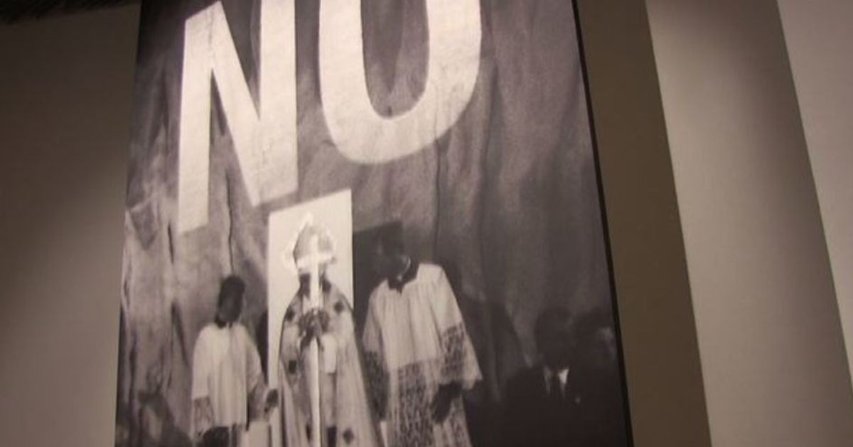 Il Mea Culpa di Santiago Sierra al Pac: arte come realtà totale