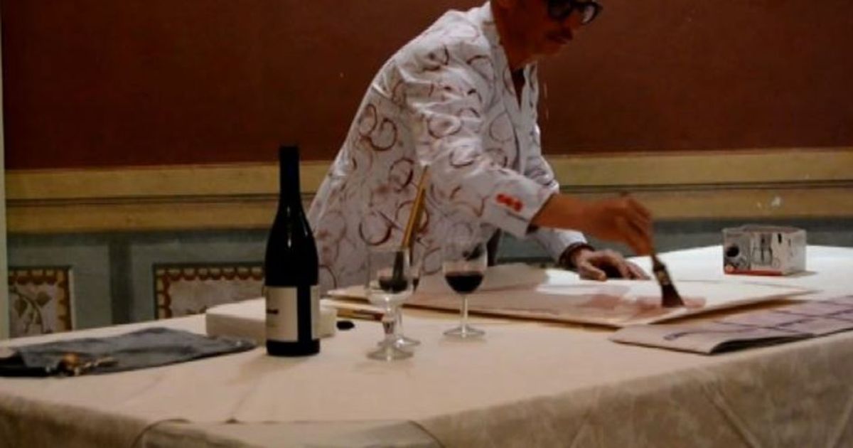 Dipingere col vino, i “dipinti ubriachi” di Micky Degni