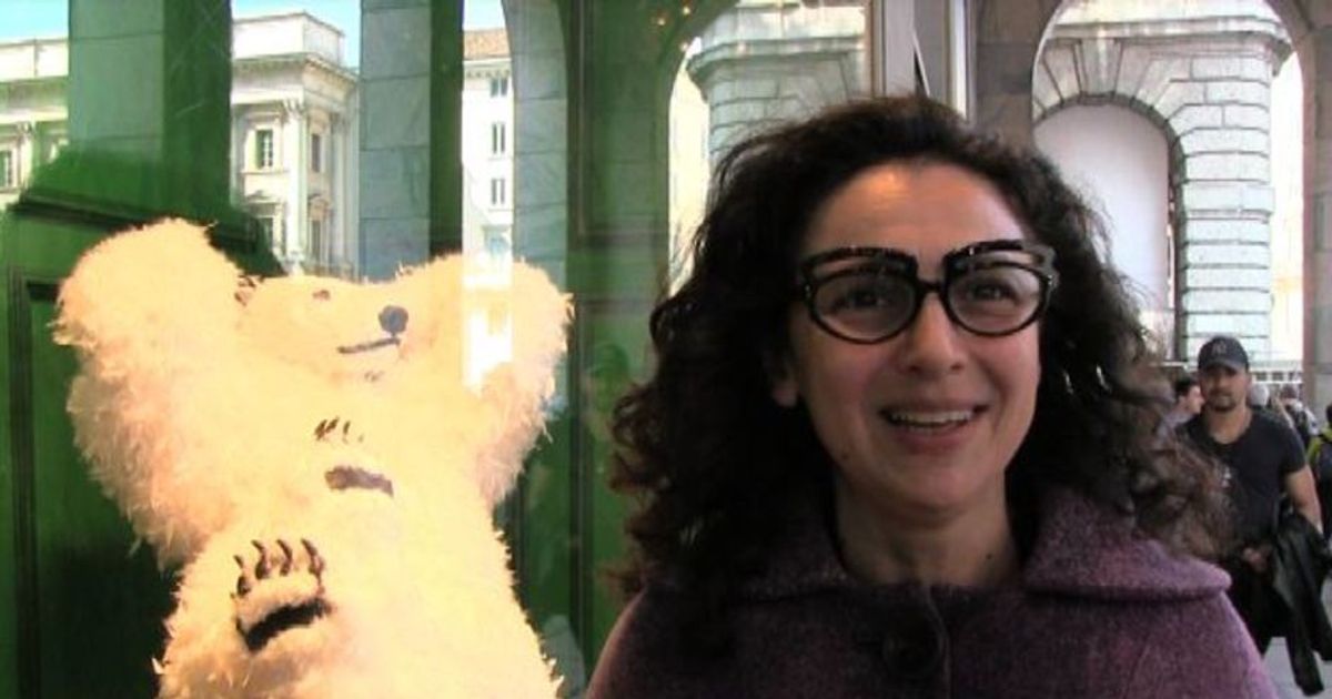 Paola Pivi alla Rinascente: orsi colorati e sogni in vetrina