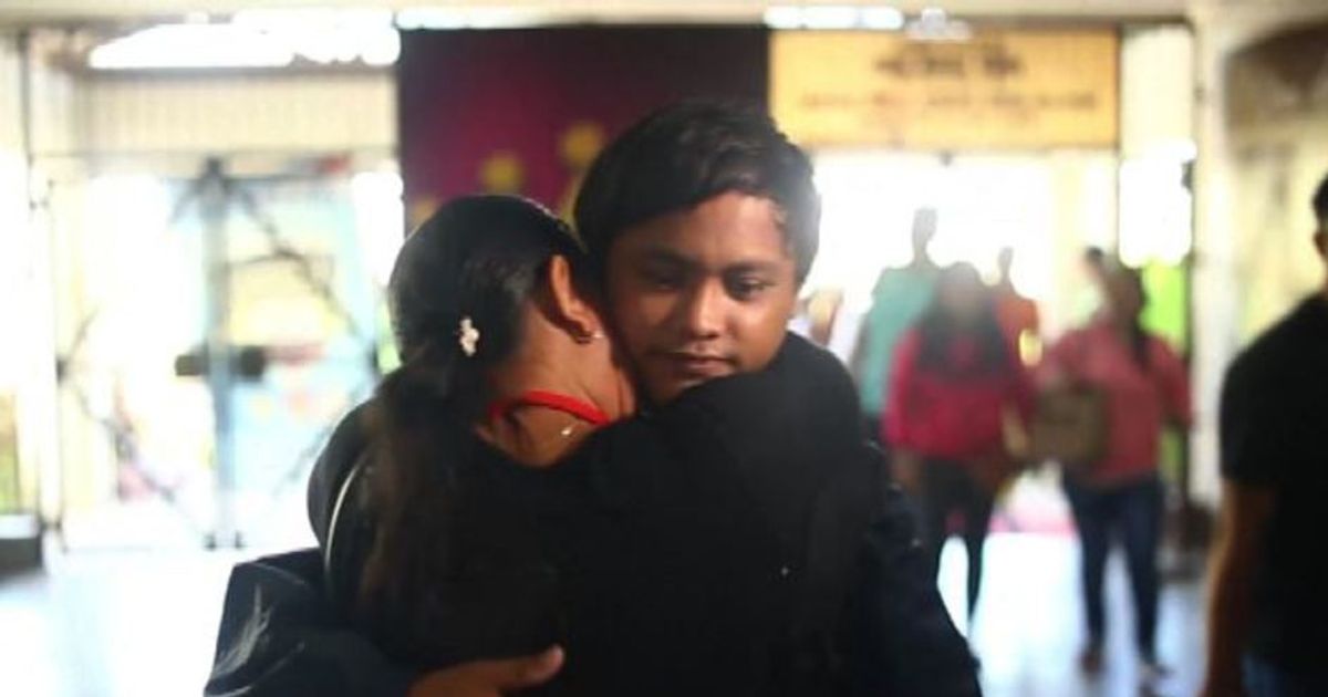 In mare alla deriva 58 giorni, filippino 21enne torna a casa