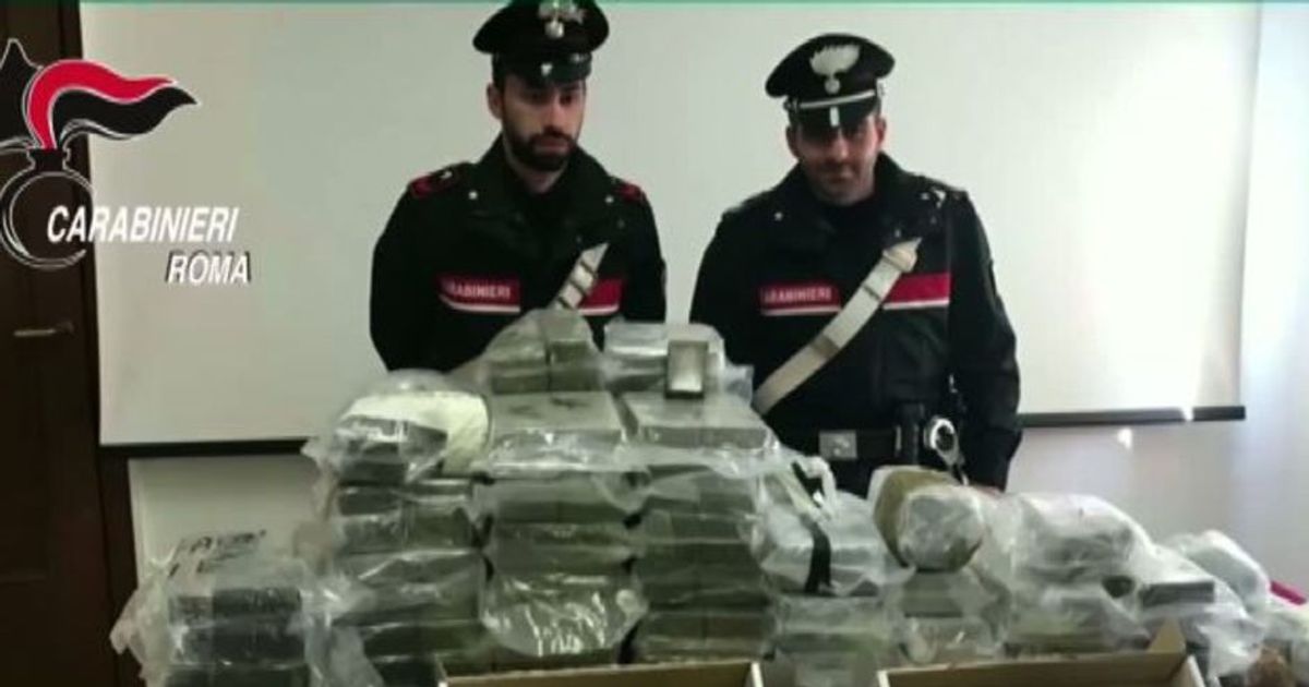 Roma, sequestrati 281 kg di hashish: due persone in manette