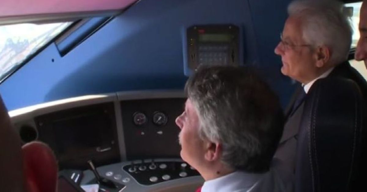 Mattarella a Napoli, visita al Museo ferroviario di Pietrarsa