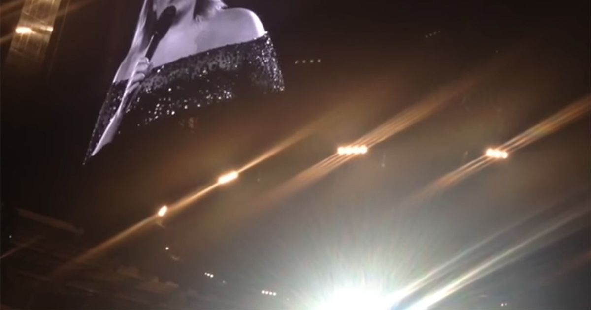 Adele dedica “Make You Fell My Love” di Bob Dylan alle vittime di Westminster