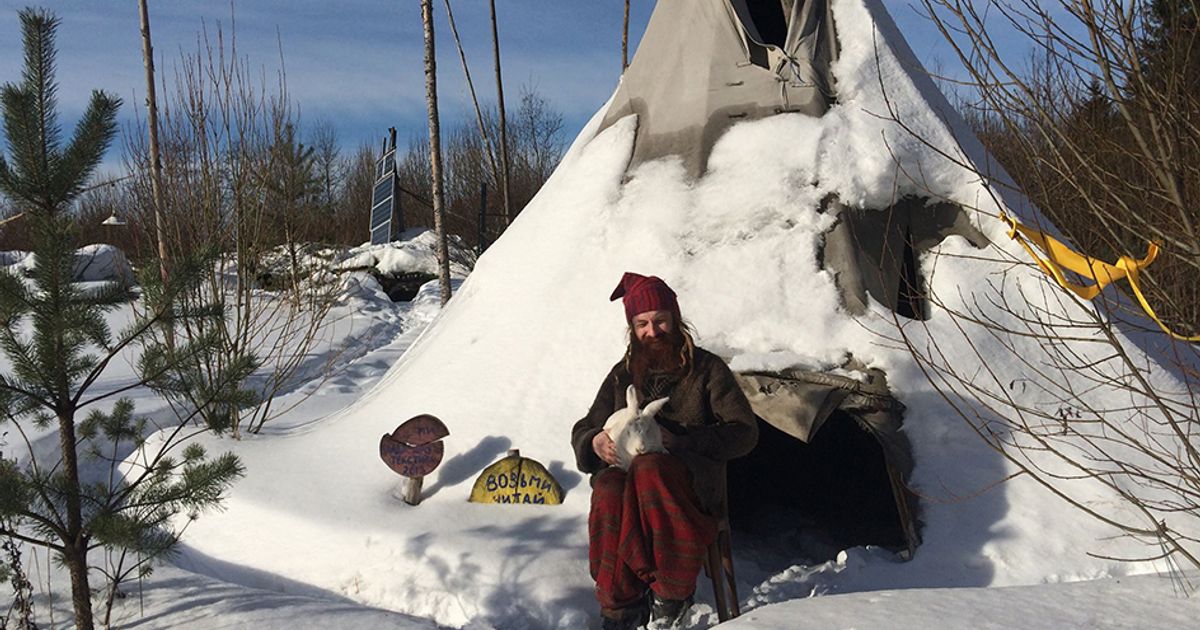 Lo Hobbit esiste e vive in Russia con il coniglio Petruschka