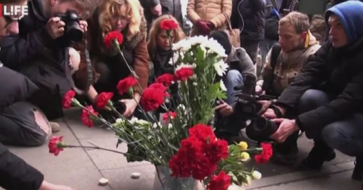 Attentato a San Pietroburgo, fiori per le vittime dell’attacco