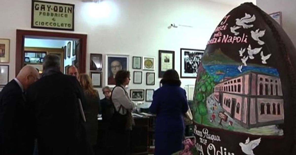 A Napoli l’uovo di cioccolata da 300 chili di Gay Odin