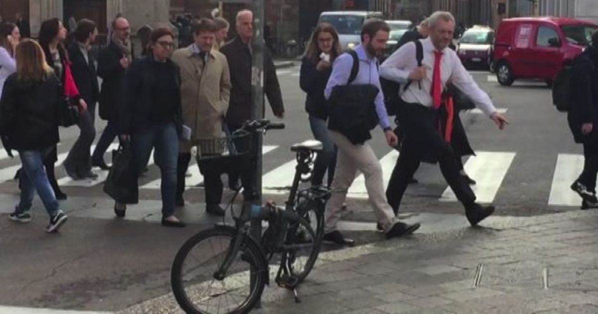 Sciopero Atm a Milano, metro ferme: molti al lavoro a piedi