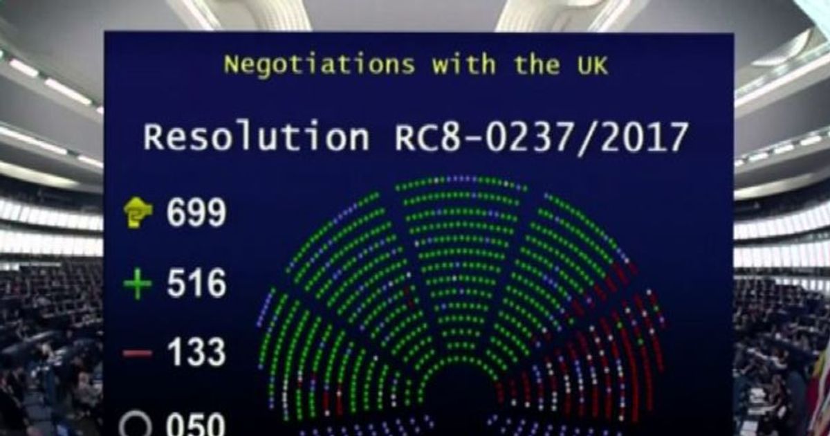 Parlamento Ue adotta “linee guida” per negoziati su Brexit