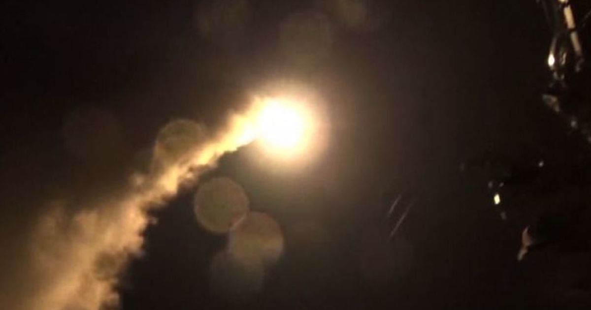 Siria Trump attacca alAssad 59 missili Usa su una base siriana