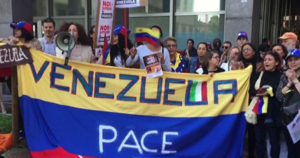 Proteste anti-Maduro, in piazza la comunità venezuelana milanese