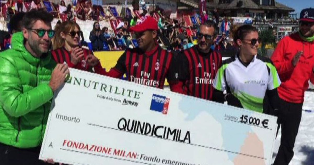 Campioni giocano a snow volleyball: 15.000 euro ai terremotati