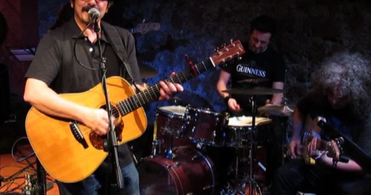 Musica, Andrea Tarquini regala un “Fiore Rosso” a Beppino Englaro