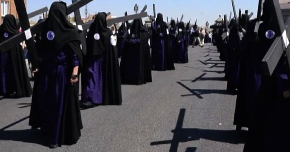 Tuniche nere e candele la processione di Pasqua a Siviglia