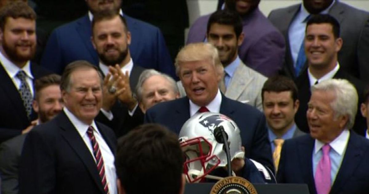 I campioni dei Patriots da Trump, senza Brady e altri 6 compagni
