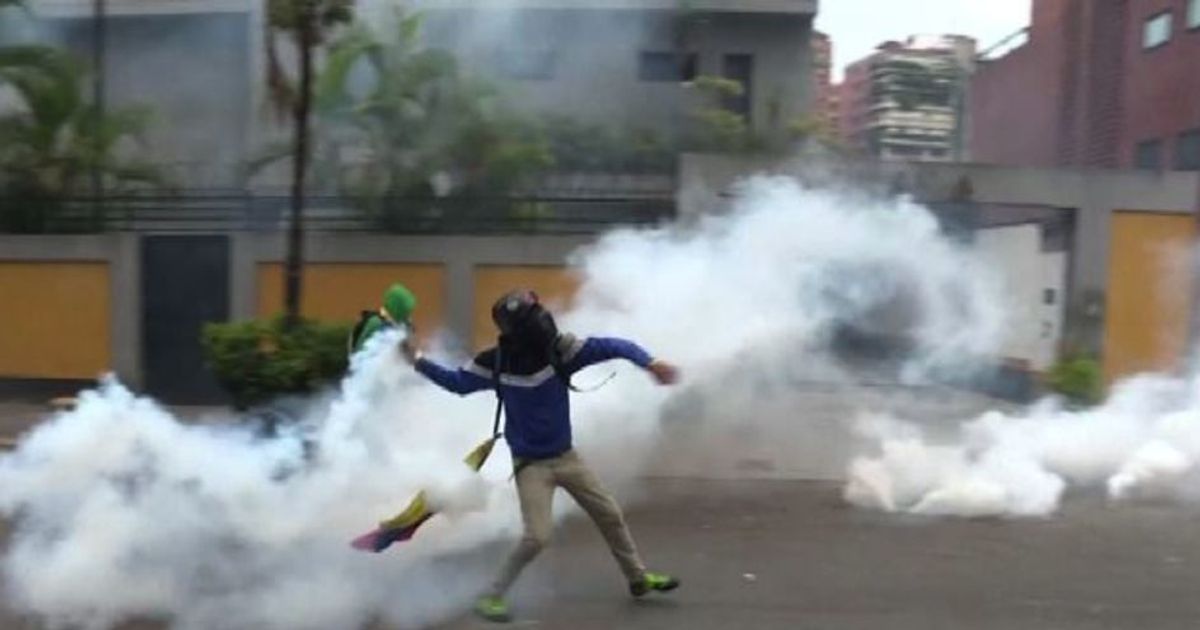 Venezuela sull’orlo della guerra civile: 20 morti in venti giorni