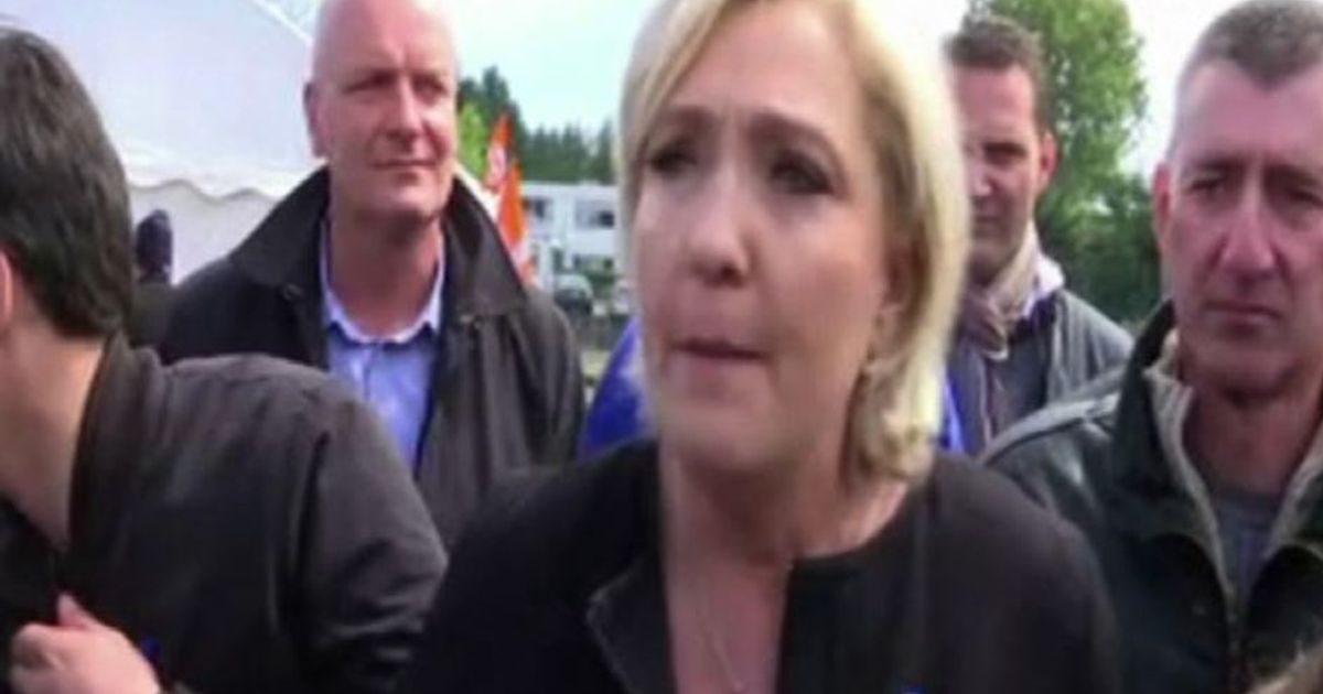 Francia, Le Pen si presenta alla Whirlpool durante visita Macron