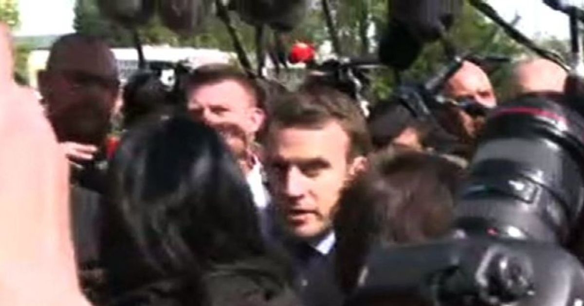 Francia, Emmanuel Macron contestato alla Whirlpool di Amiens