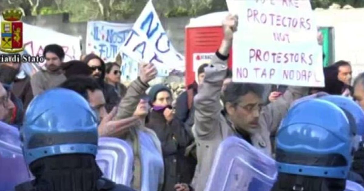 Tap, blitz ruspe e polizia: abbattute le barricate al cantiere