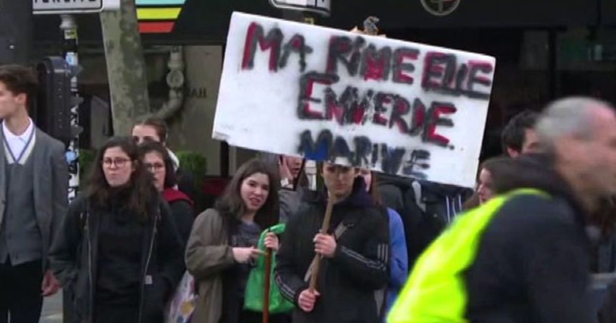 “Né Marine, né Macron”: la protesta degli studenti a Parigi