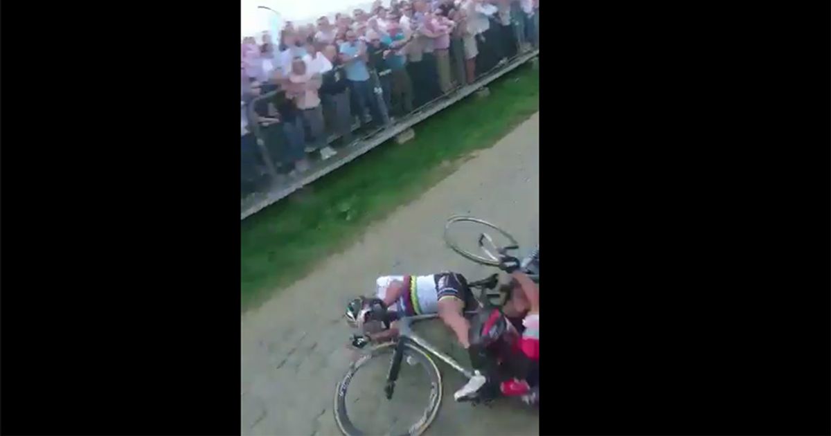 Peter Sagan cade male dalla sua bici e il pubblico documenta