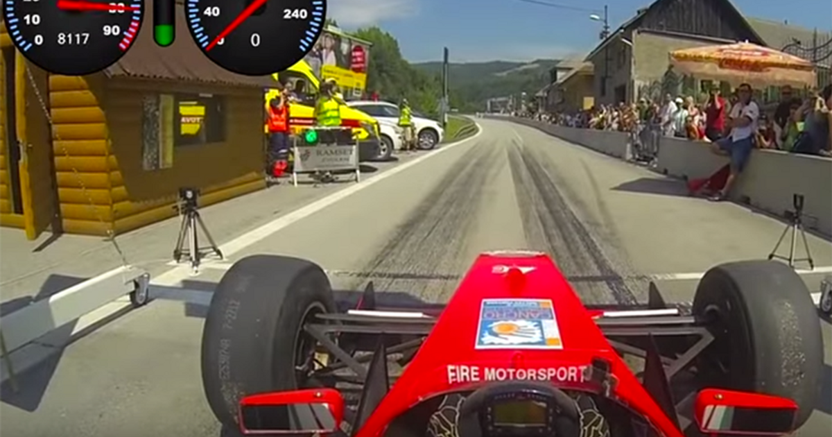 Sfreccia sulla strada di montagna a 271 km/h: il video è impressionante