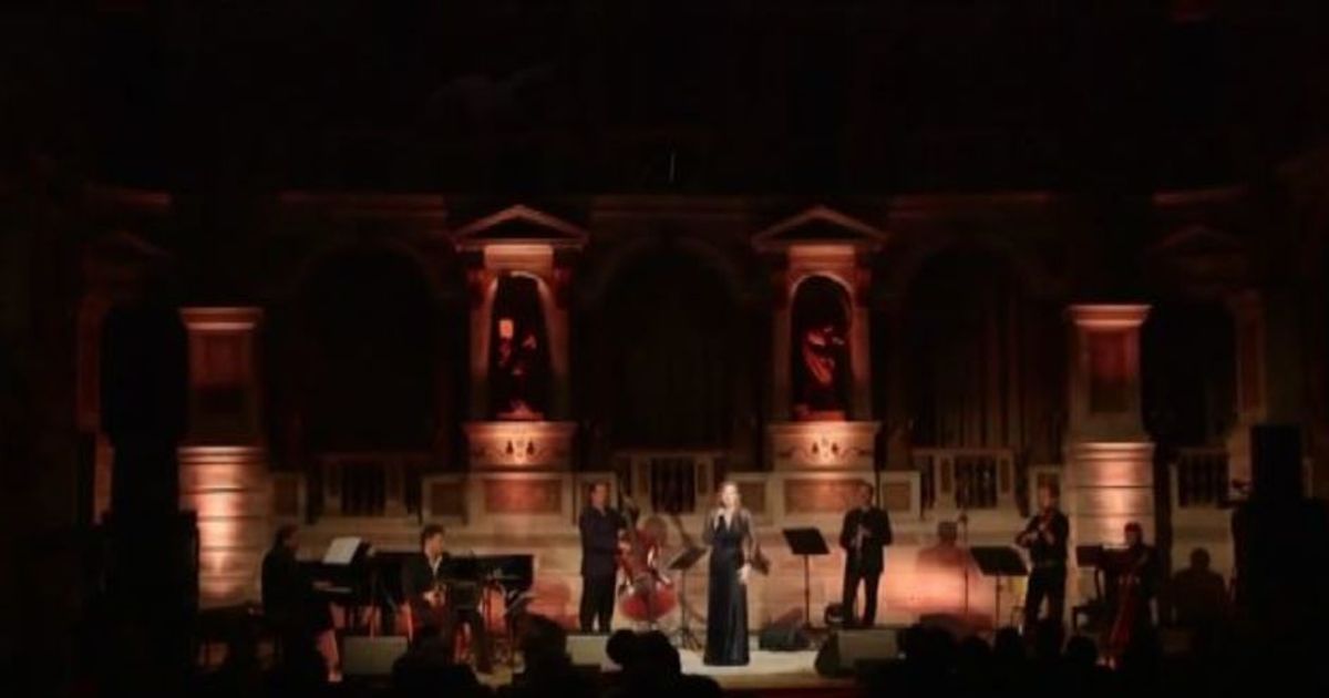Ute Lemper canta a Roma ricordando la Shoah e le camere a gas