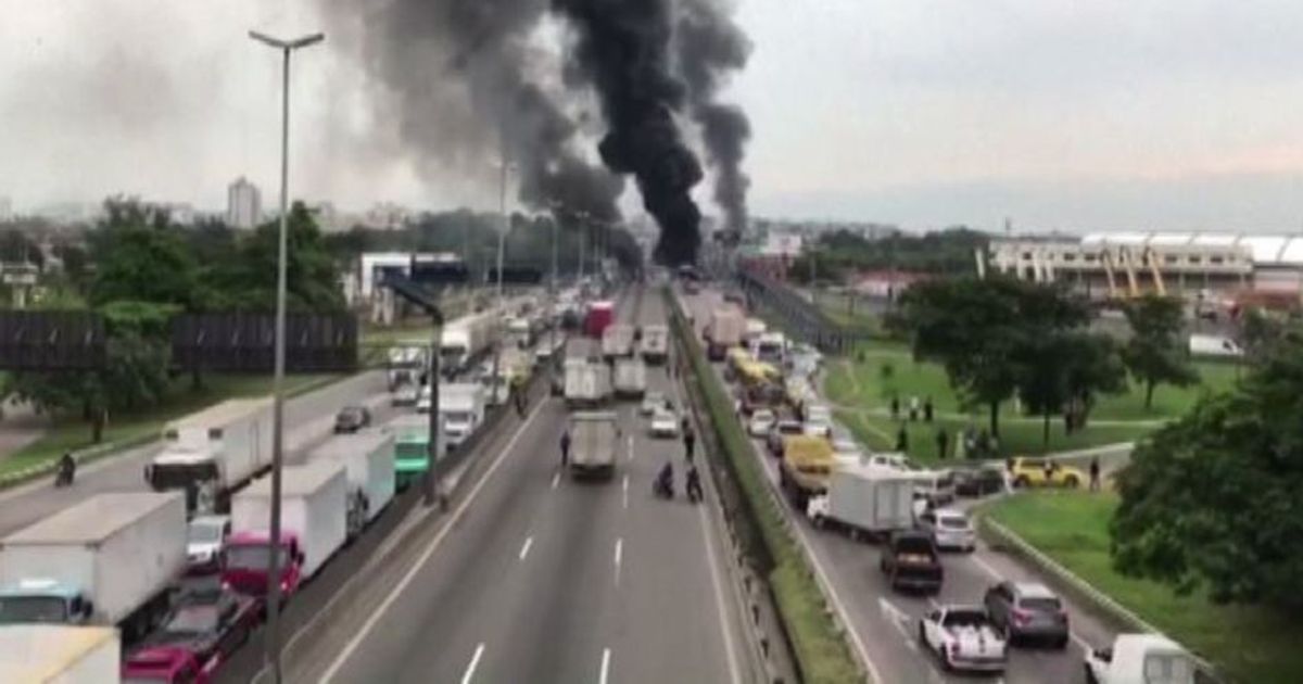 Rio de Janeiro, narcofficanti paralizzano la città