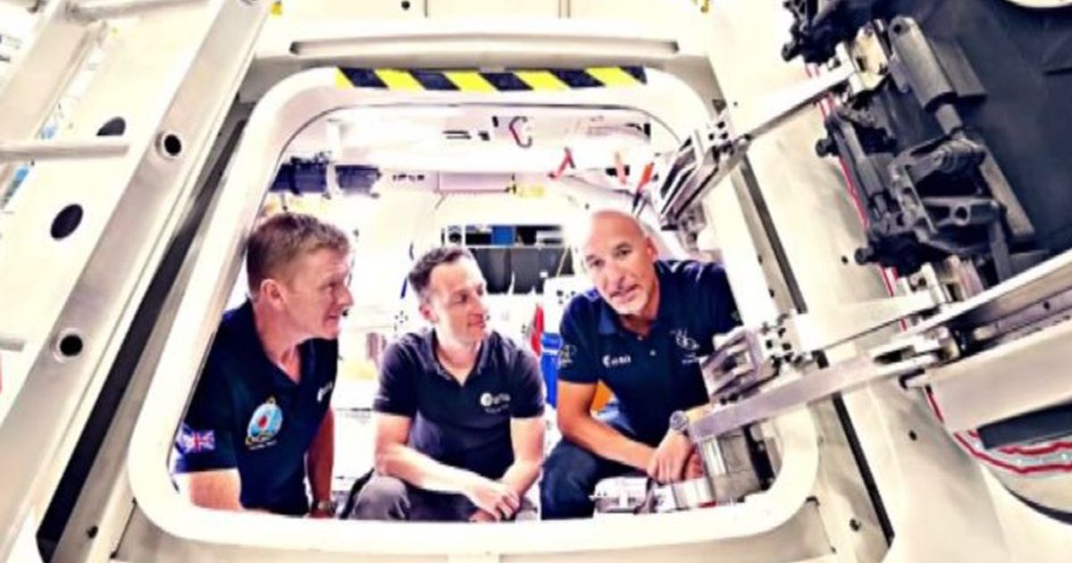 Spazio, Parmitano e colleghi visitano il modello della Orion