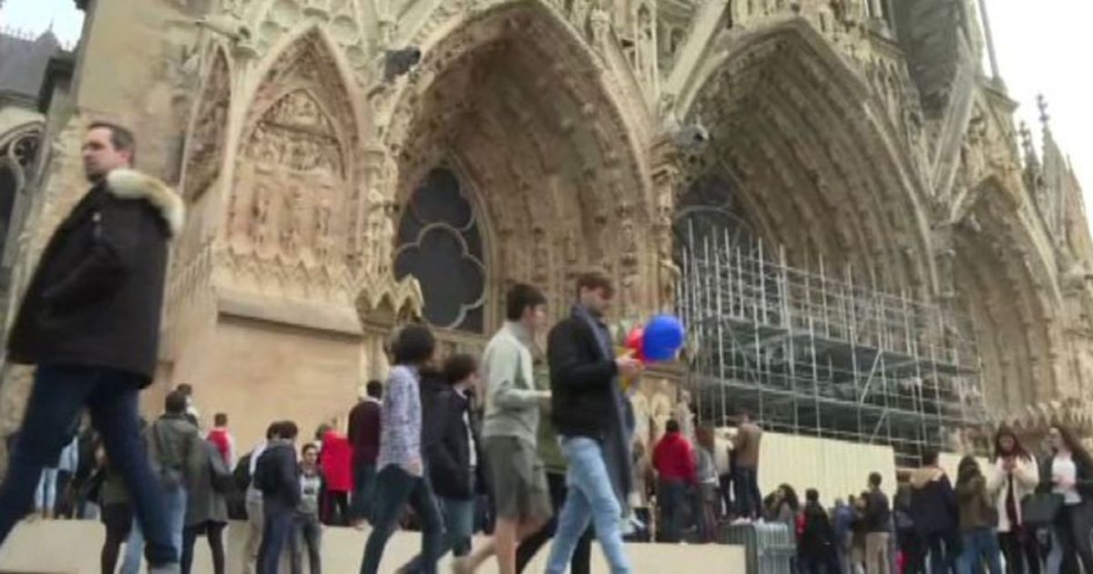 Francia, anche a Reims Le Pen accolta da fischi e lanci uova