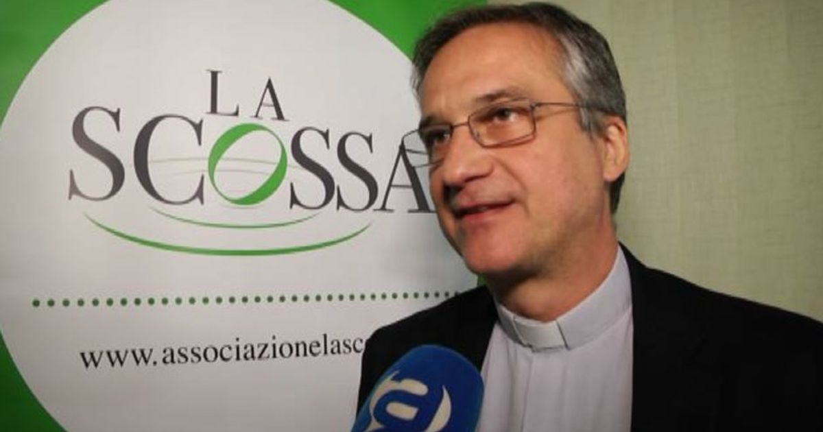 Mons. Viganò: “Francesco è un Papa pop, non populista”