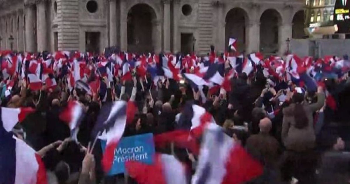 Francia, boato di gioia davanti Louvre a notizia vittoria Macron