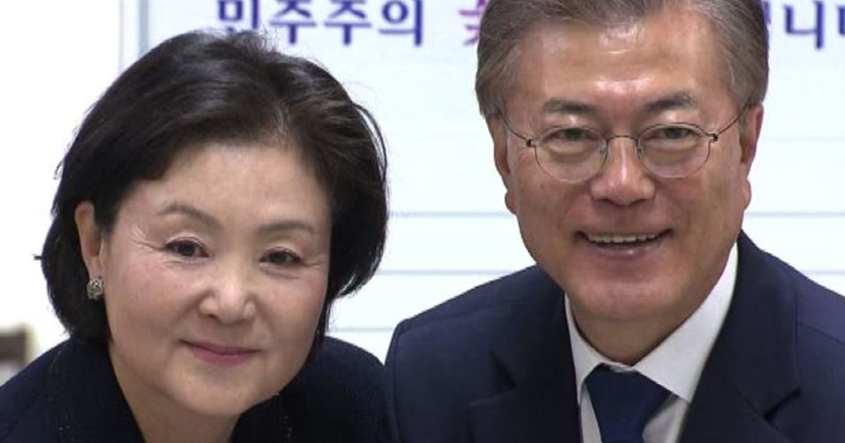 Elezioni Sudcorea, nelle immagini il voto del favorito Moon