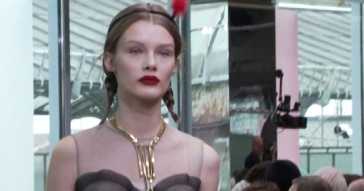 Prada Resort 2018, tra toni pastello, trasparenze e calzettoni